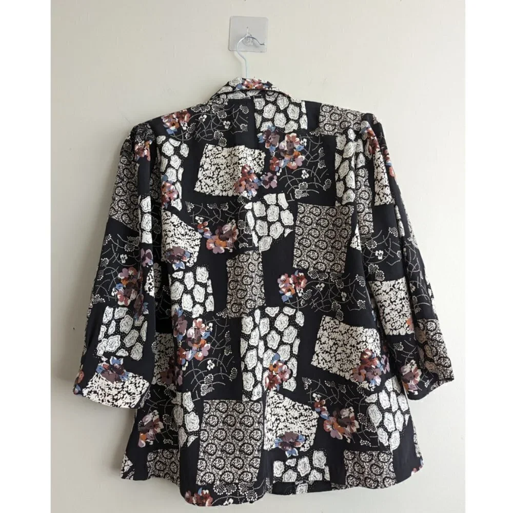 Abstract Print Button down blouse - Picture 3 of 6